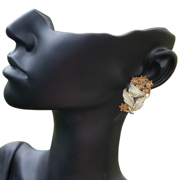 VINTAGE GOLDTONE & ORANGE AUSTRIAN CRYSTAL FLORAL BOUQUET CLIP ON EARRINGS - Picture 2 of 4